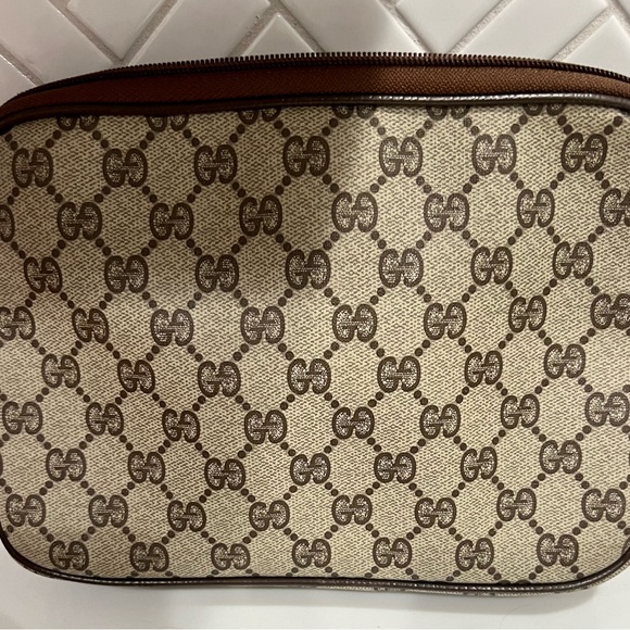 Vintage Gucci clutch . - Picture 4 of 6